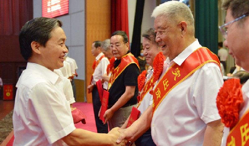 李玉田董事長喜獲突出貢獻企業(yè)家  濟鋼集團喜獲2019年度納稅先進企業(yè)等多項榮譽